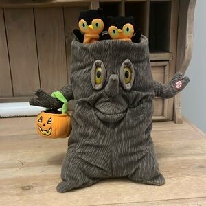 Hallmark Halloween Addams Family Animated Singing Tree Owls Pumpkin 2007